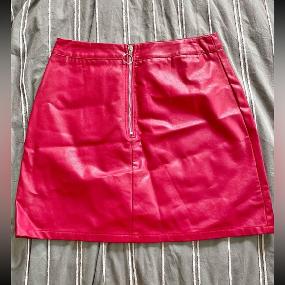Red Leather Mini Fitted Skirt with Back Zip - Picture 2 of 2
